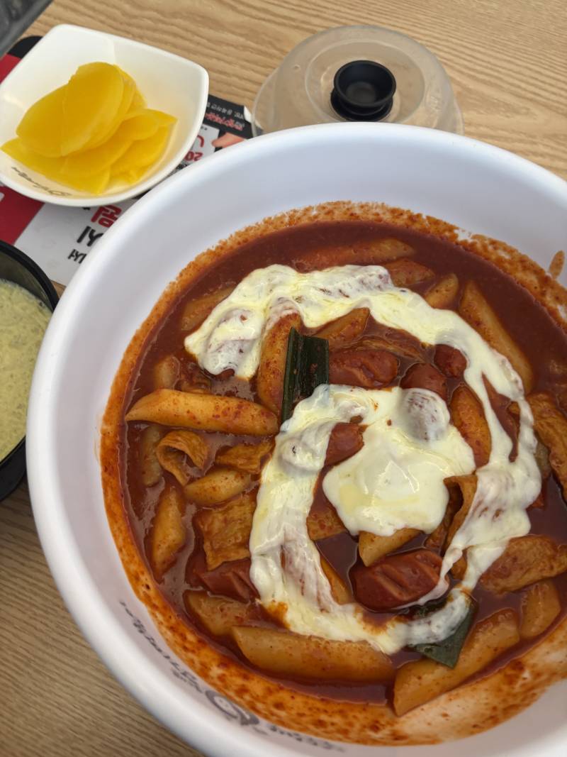 [잡담] 회사 점심시간에 혼자 엽떡 먹으러 나와땨 | 인스티즈