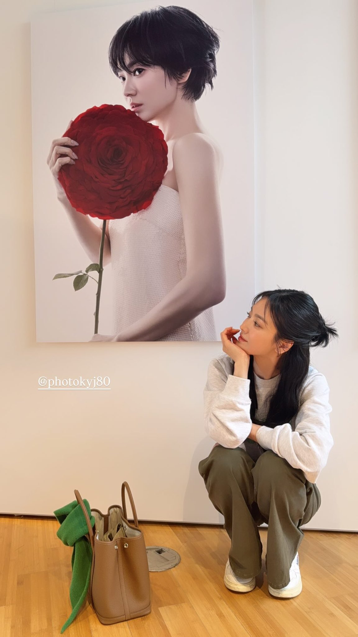 [잡담] 송혜교) 반묶음넘이쁘게하고 전시회 간 송혜교 | 인스티즈