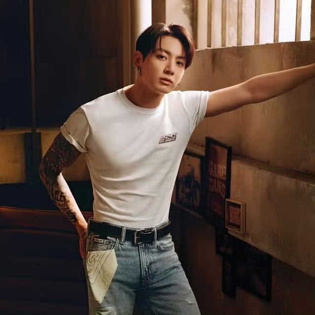 [잡담] 정국 캘빈 너무 잘 빠졌어 정국이 실착 핏 보니 더 좋아 | 인스티즈