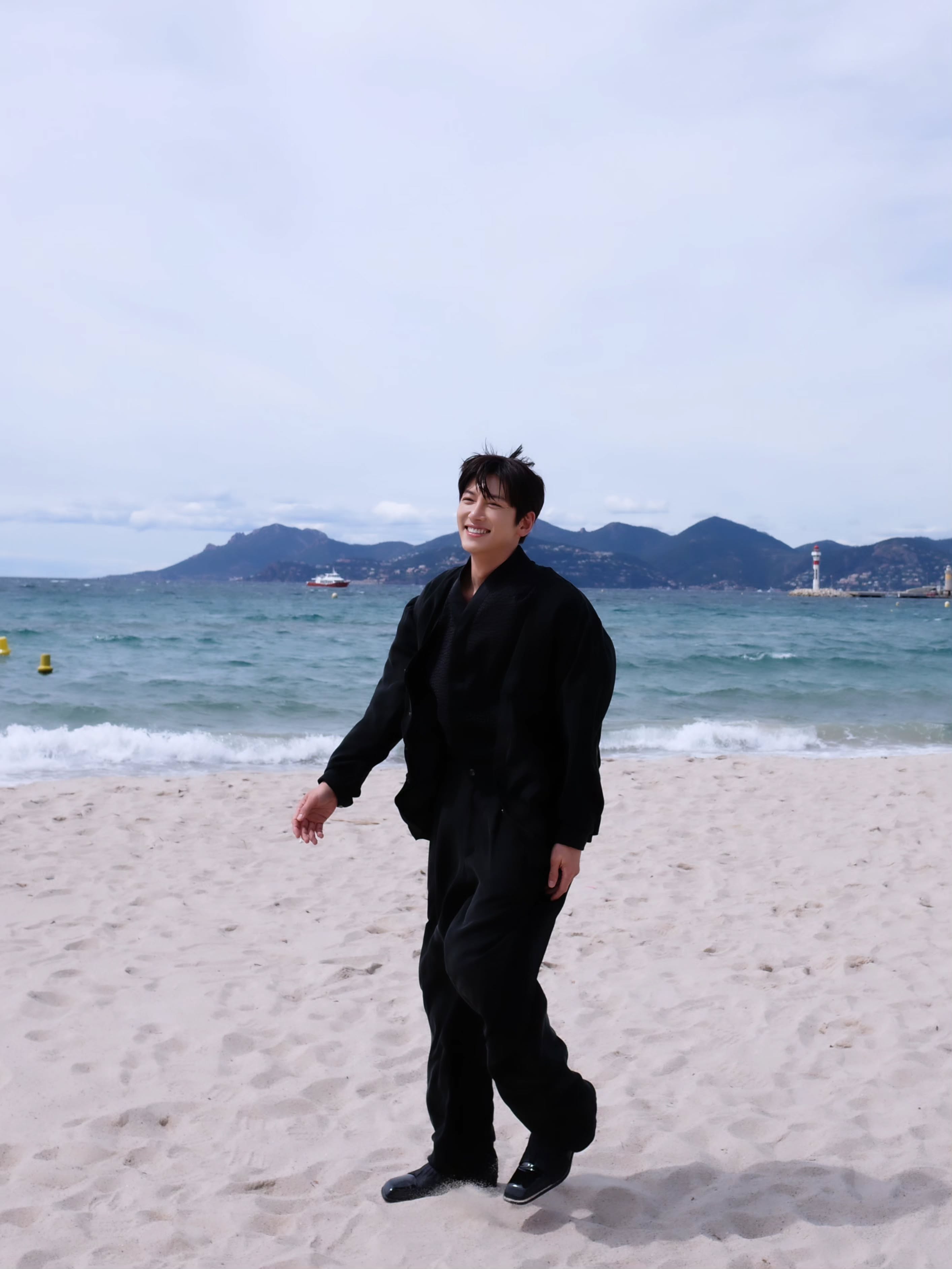 [잡담] 지창욱 칸영화제 비하인드 사진 방금 떴는데 | 인스티즈