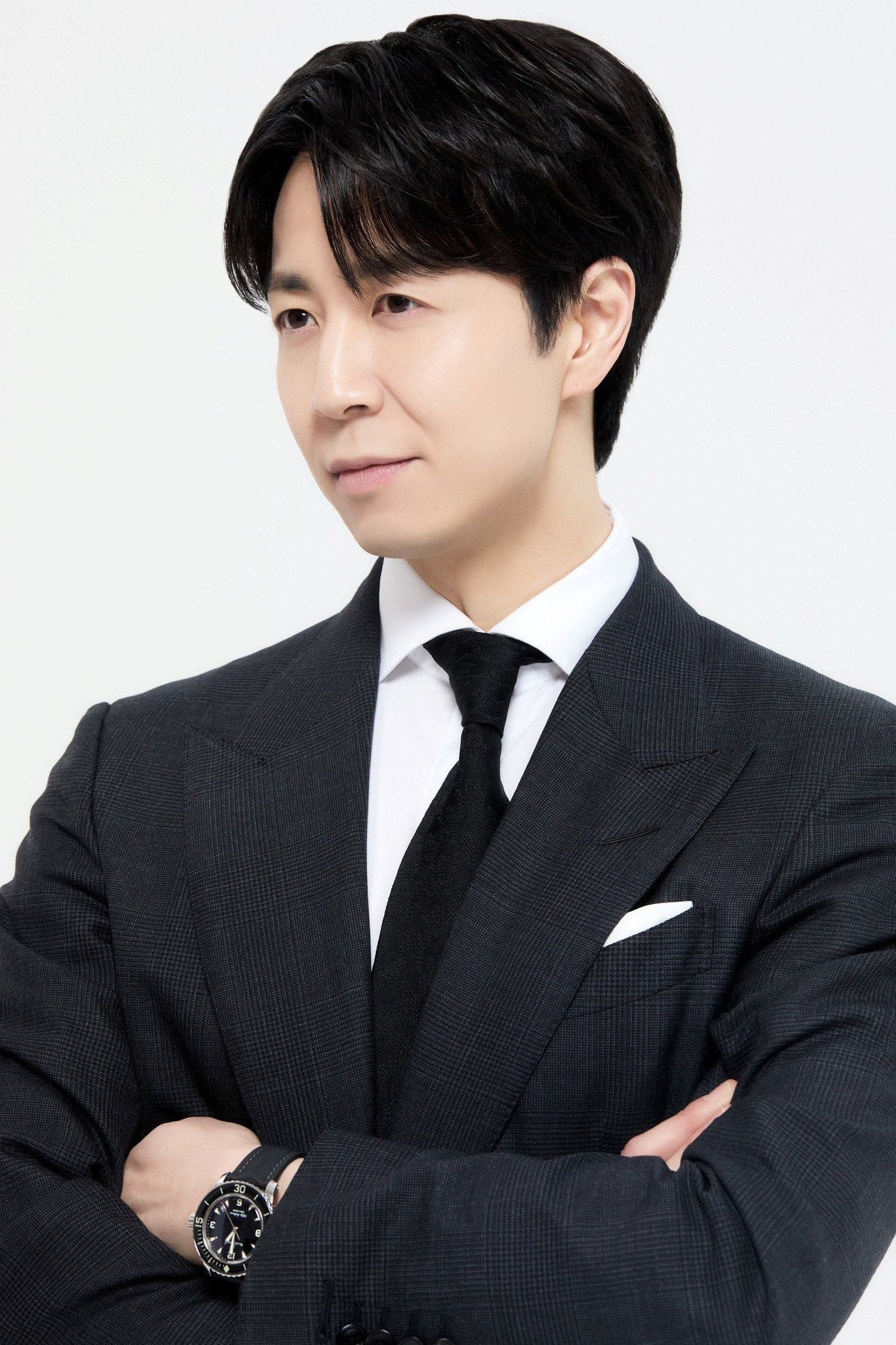 [잡담] 손종원 셰프님 수트 입으면 ㄹㅇ 대학 교수 느낌나는거 신기함..... | 인스티즈