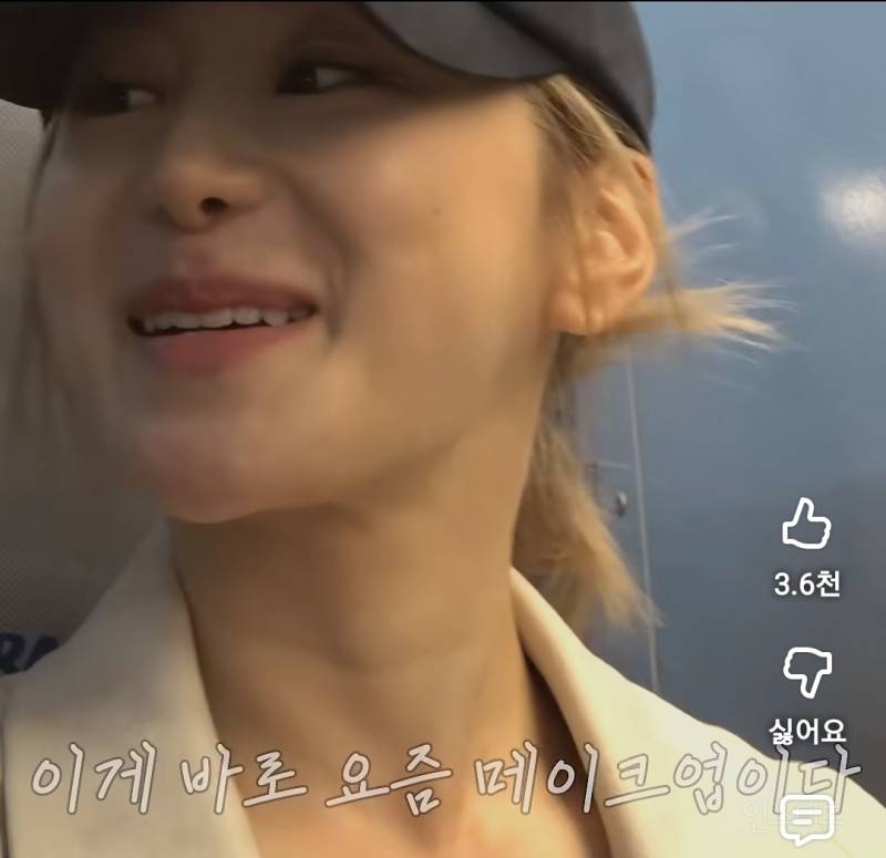 예쁜얼굴 막쓰면서 메이크업하는 여돌.jpg | 인스티즈
