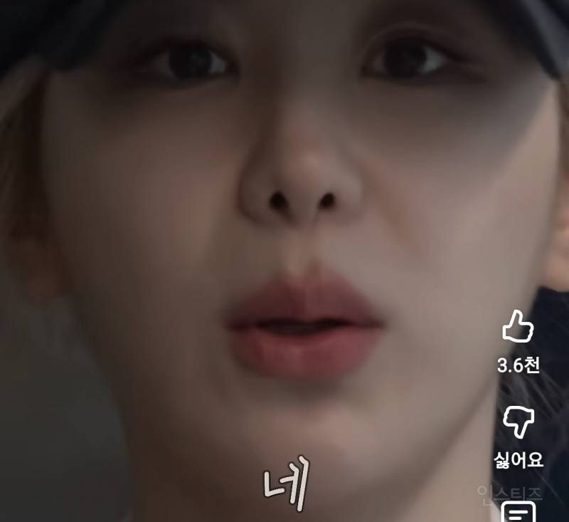 예쁜얼굴 막쓰면서 메이크업하는 여돌.jpg | 인스티즈
