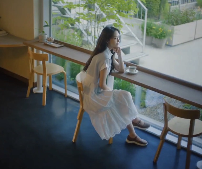 [잡담] 윤아 신발 광고인데 얼굴만 보임 | 인스티즈