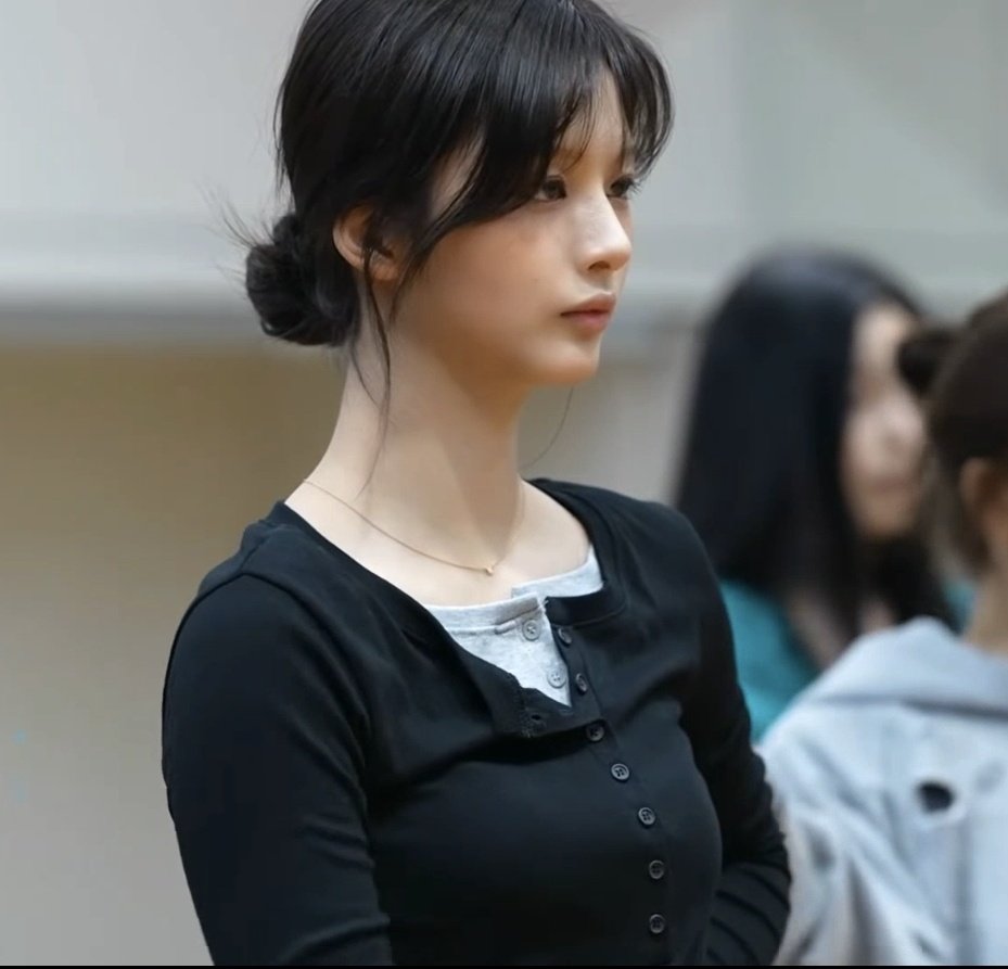 [잡담] 설윤 비율 체감짤이다 이거 | 인스티즈
