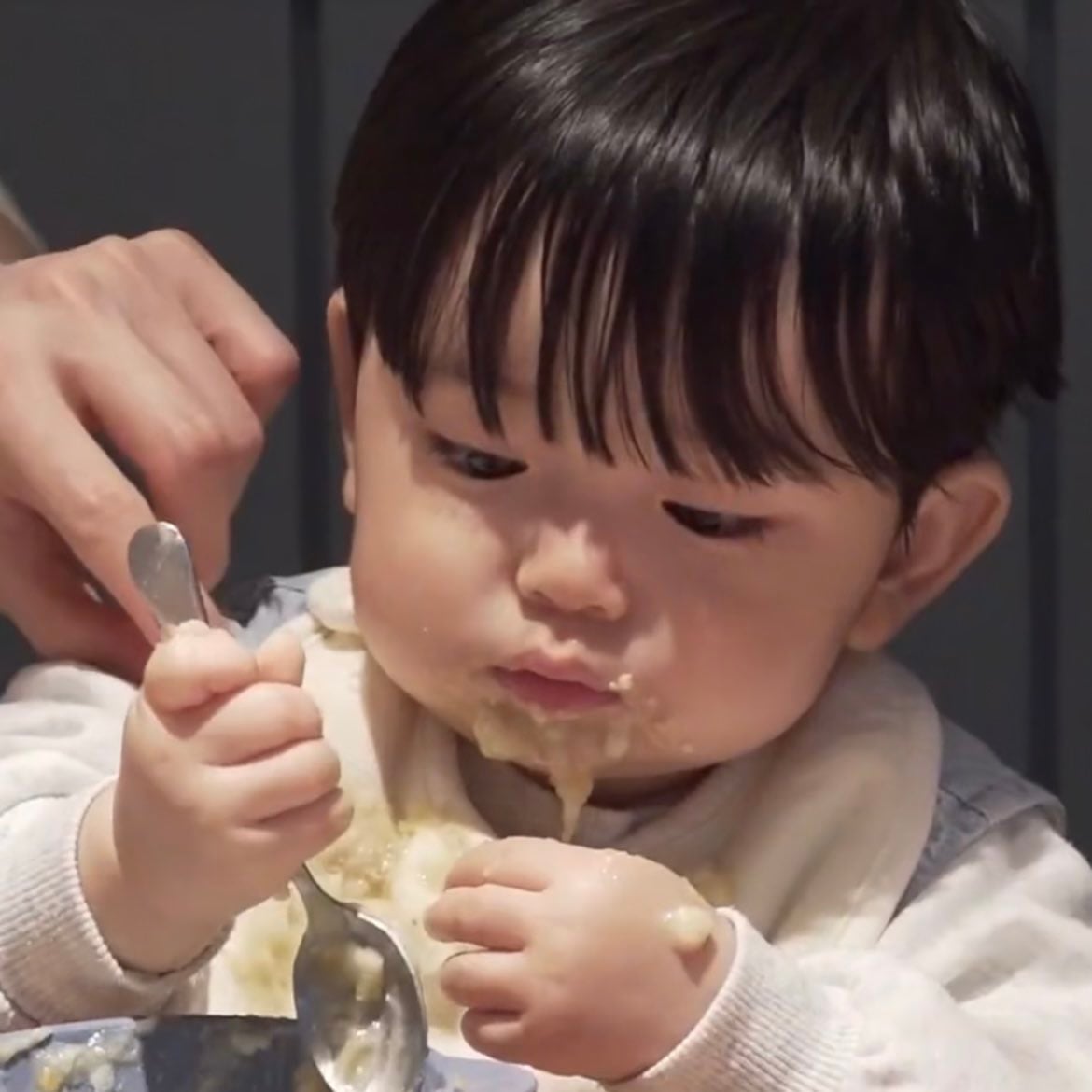 [잡담] 유준이가 먹은 맘마보다 턱받이가 먹은 맘마가 더 많을 듯ㅋㅋㅋ | 인스티즈