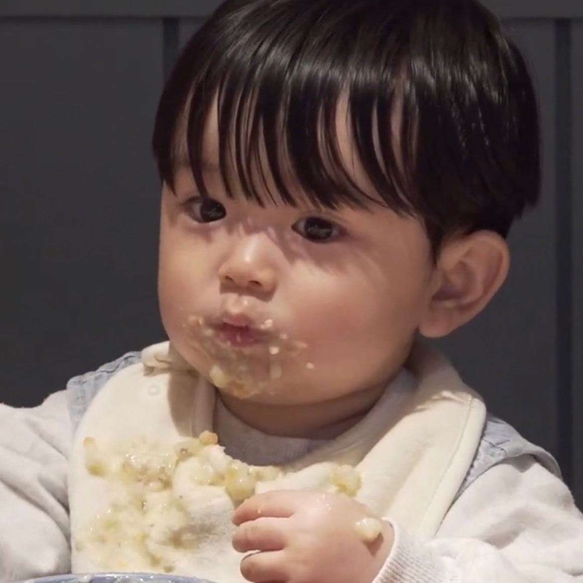 [잡담] 유준이가 먹은 맘마보다 턱받이가 먹은 맘마가 더 많을 듯ㅋㅋㅋ | 인스티즈