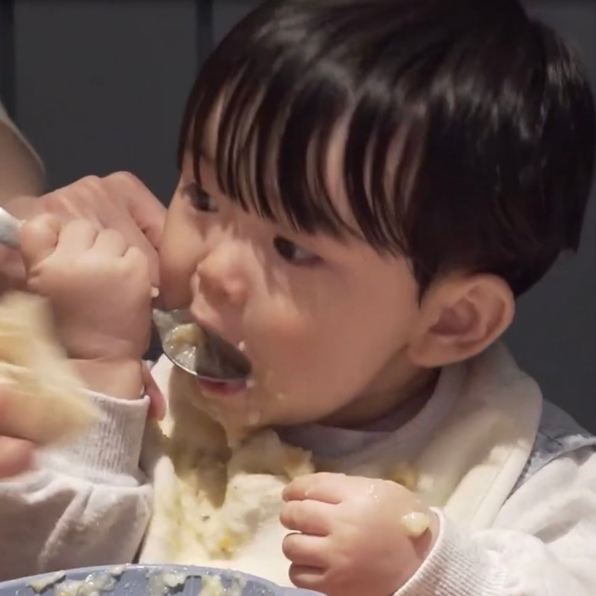 [잡담] 유준이가 먹은 맘마보다 턱받이가 먹은 맘마가 더 많을 듯ㅋㅋㅋ | 인스티즈