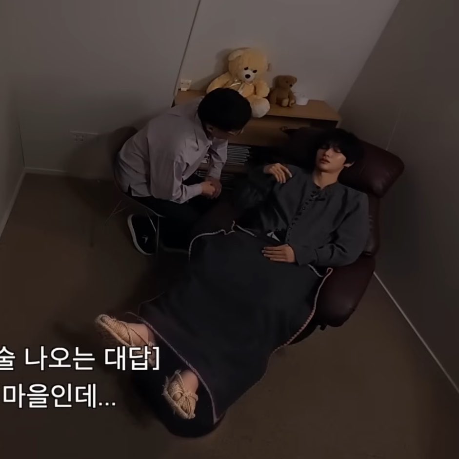 [잡담] 원빈 짚신 신은거 너무 폭룡적이라 울음나옴 | 인스티즈