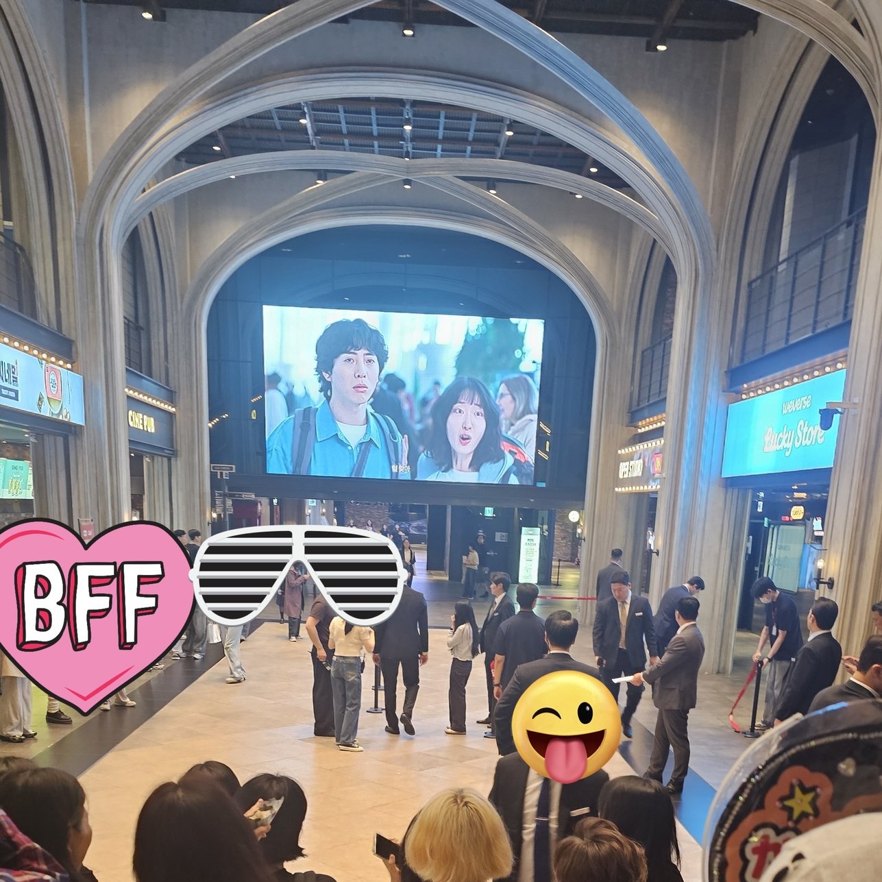 [잡담] 지창욱 구교환 어제 용산cgv 군체행사하다가 skt 광고떠서 빵터짐 | 인스티즈