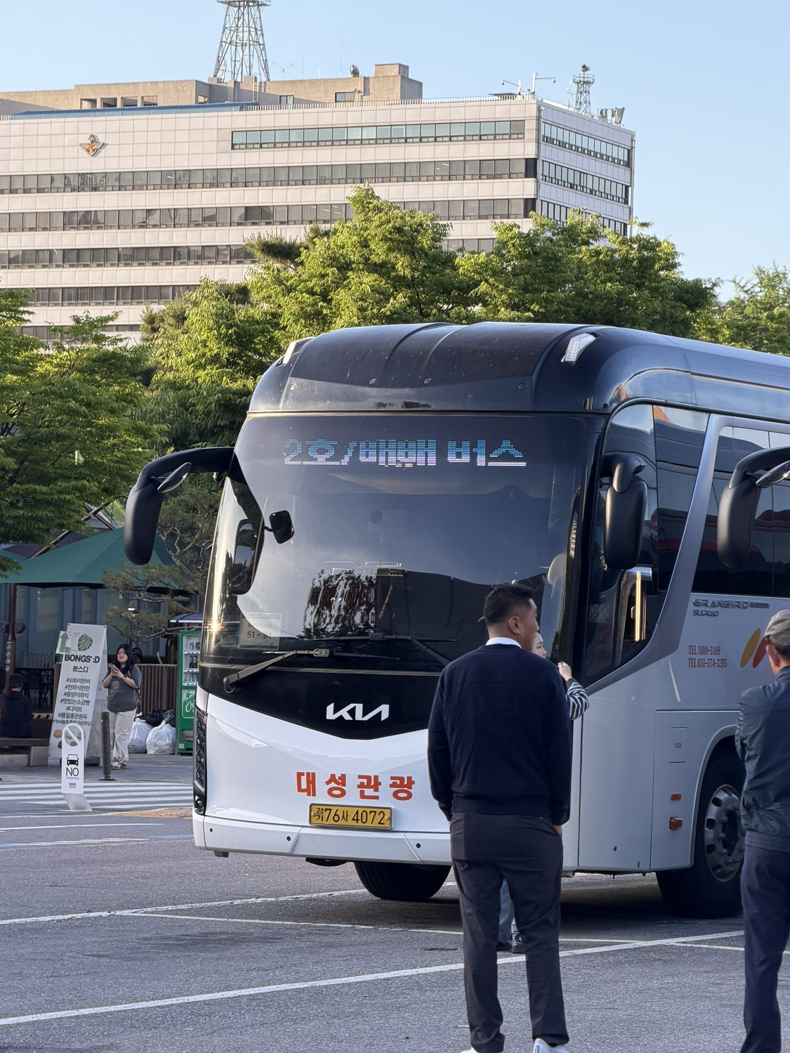 [잡담] 태양 음방 사녹한다고 팬들 버스까지 대절한거 대박임 | 인스티즈