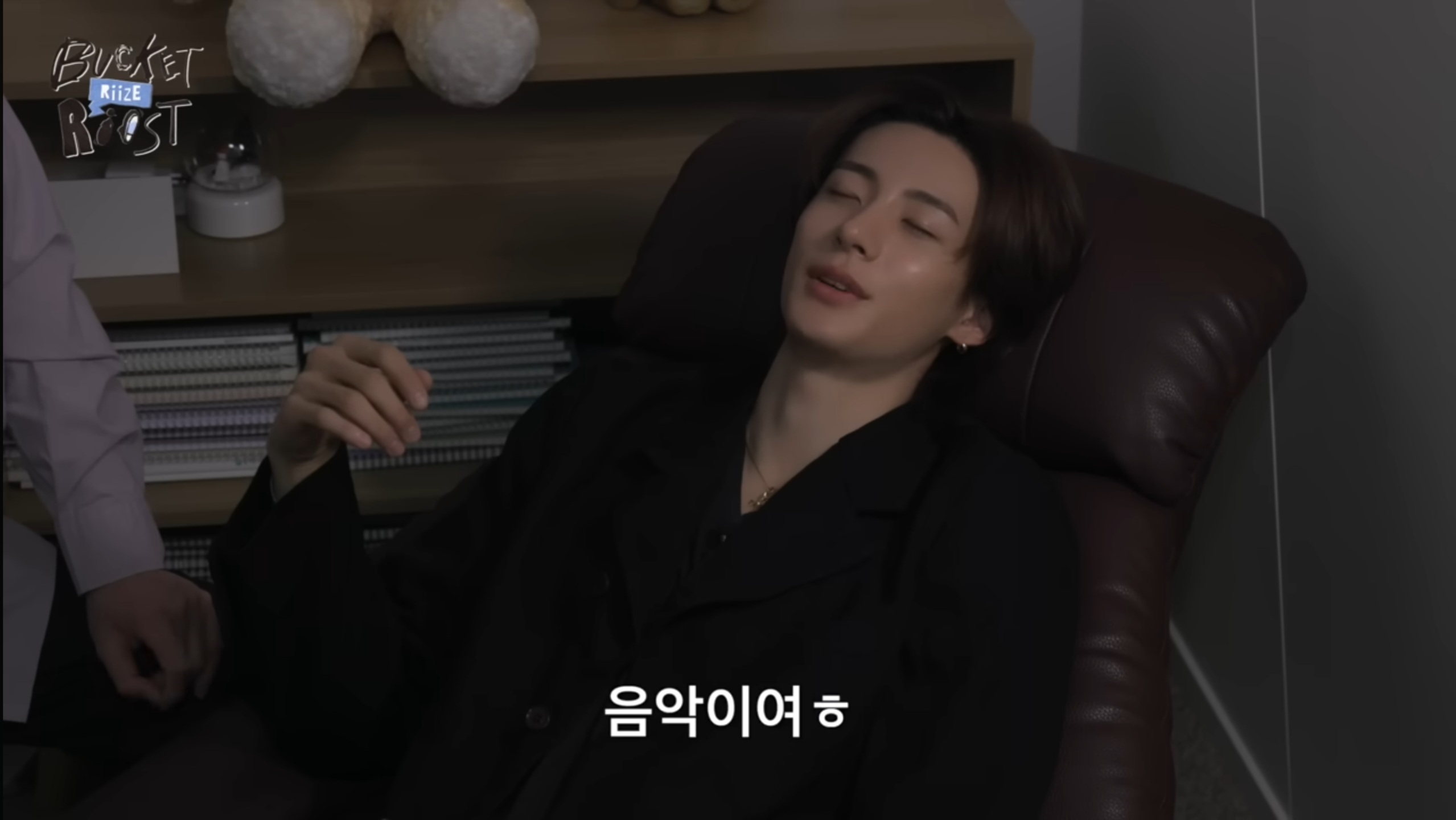 [잡담] 앤톤 전생체험 자막 미친거 같아 | 인스티즈