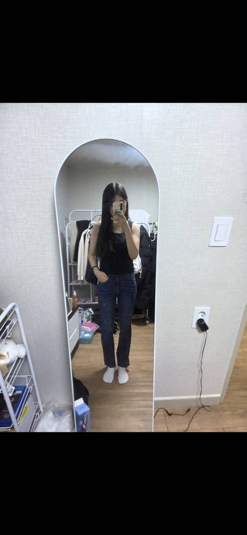 [잡담] 갤 s25로 기본카메라로 찍은건데 전신샷 찍었는데 화질 안좋지않아? | 인스티즈