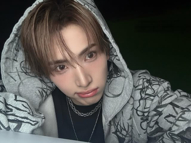 와진짜개웃겨 어릴 때부터 내 직업은 무조건 연예인이다 해서 걍 아무것도 안 하셧댄다.twt | 인스티즈