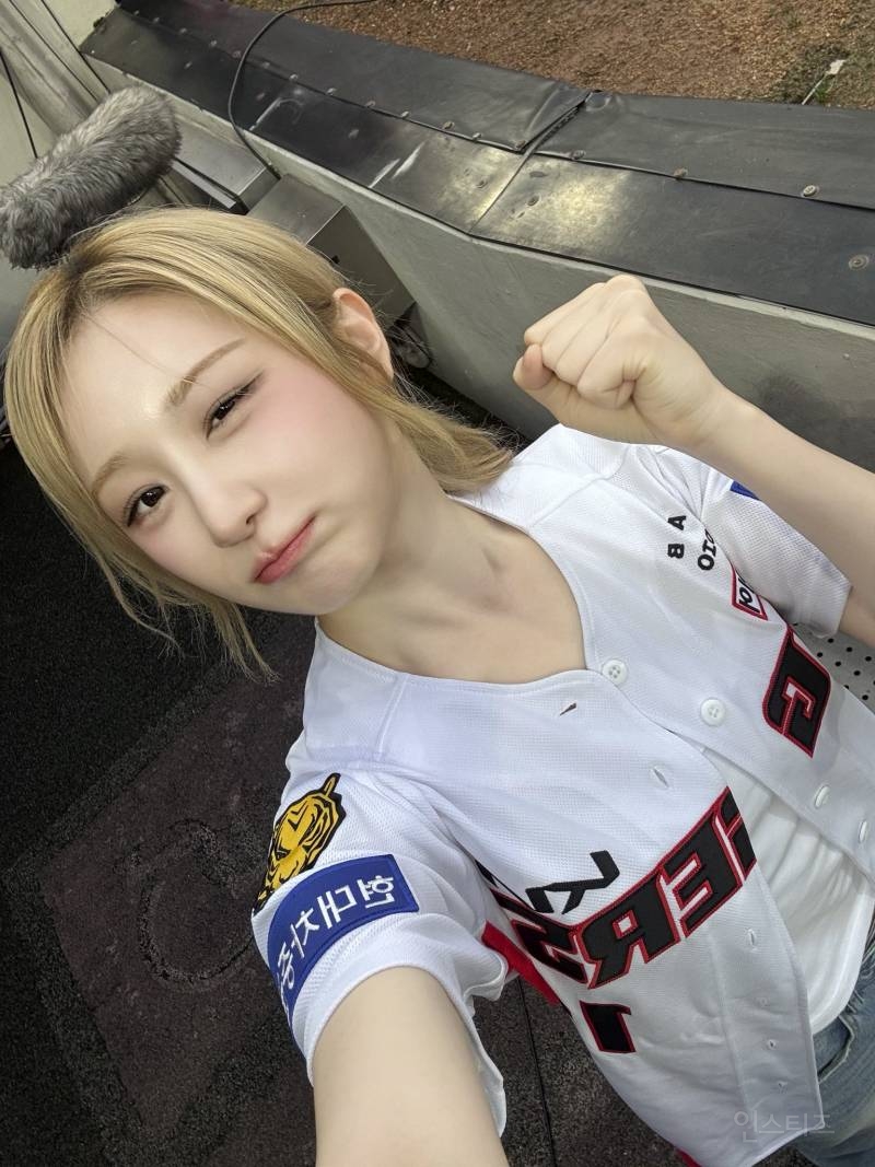 야구보다가 감전 당한 여자 아이돌.jpg | 인스티즈