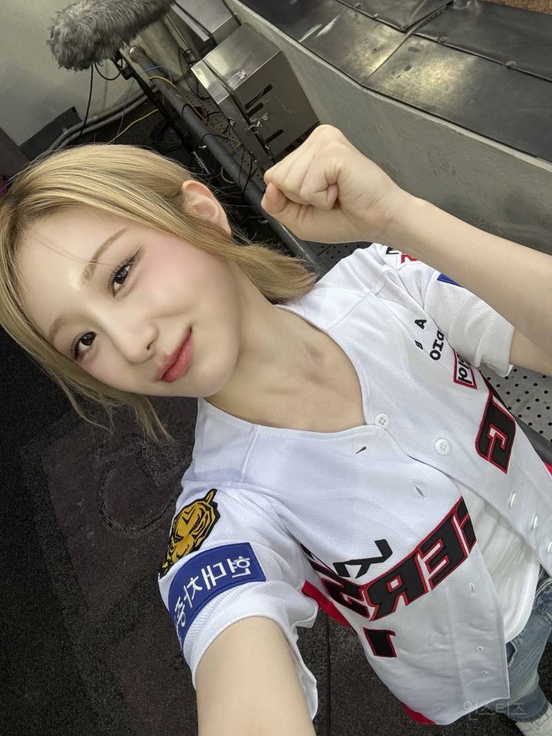 야구보다가 감전 당한 여자 아이돌.jpg | 인스티즈