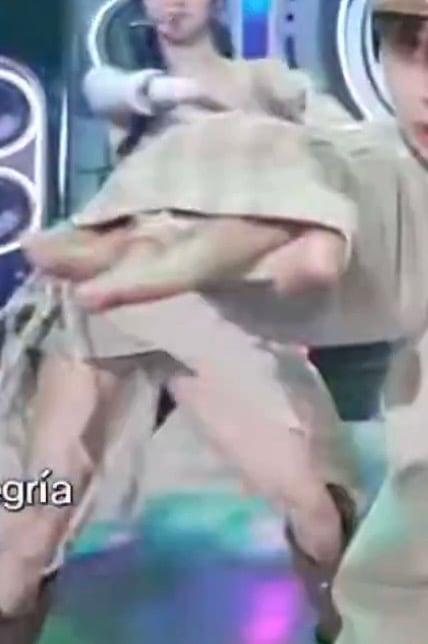 [잡담] 르세라핌 신곡무대 선 쏘쓰 남연생 보넥도 운학이 선물한 별반지 끼고 무대했네🥹 | 인스티즈