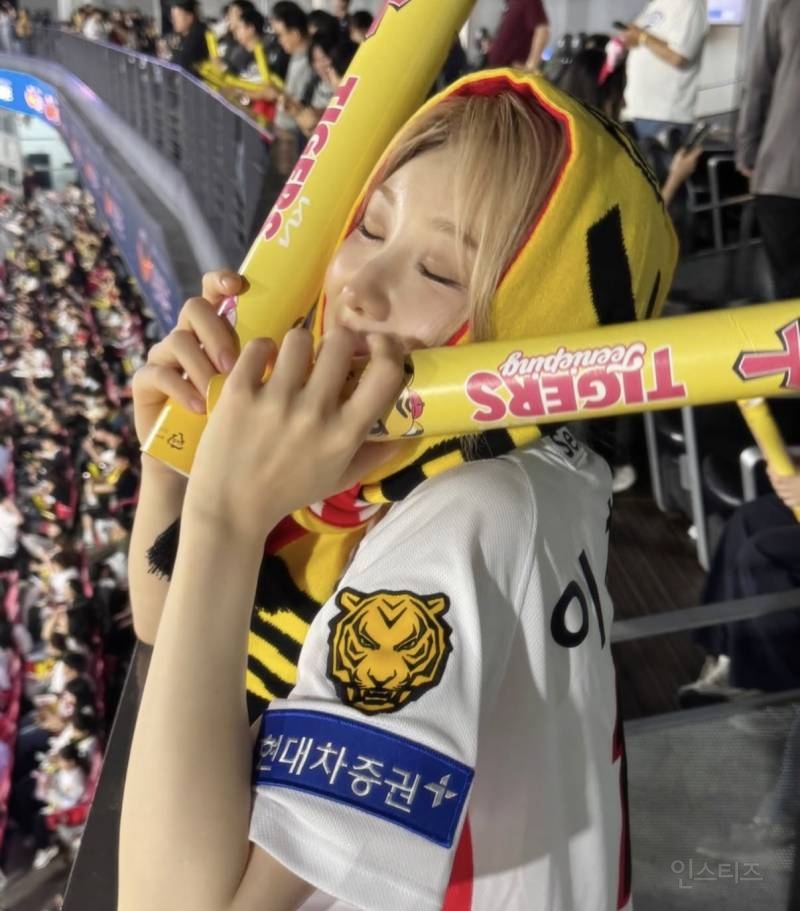 본은 노래로 음방 1위랑 야구 시즌 우승 중에 야구 시즌 우승 고른 여돌.jpg | 인스티즈
