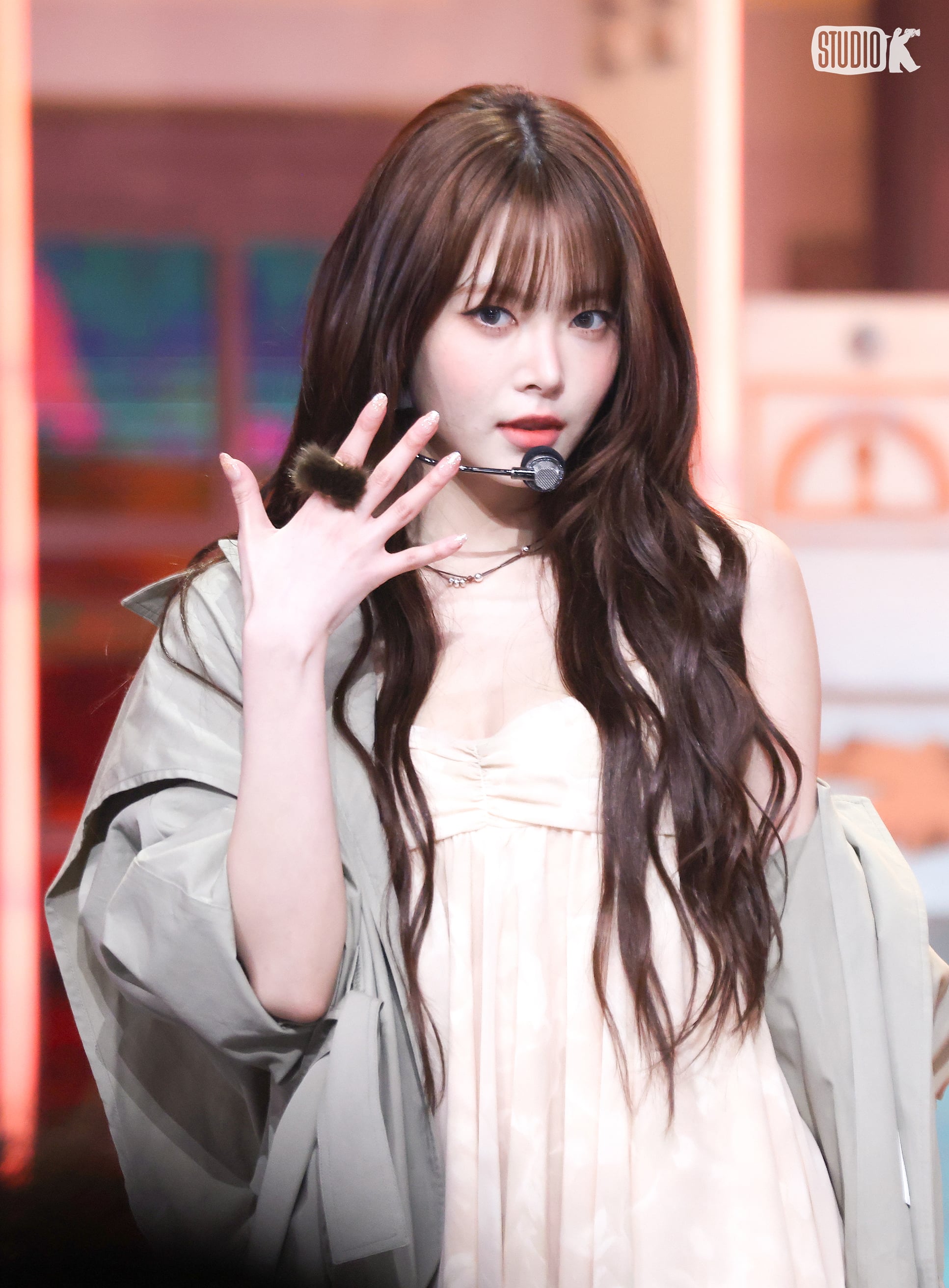 [잡담] 넘 뒷북인데 홍은채가 핫 때 염색한 색깔이 애쉬브라운이야? | 인스티즈