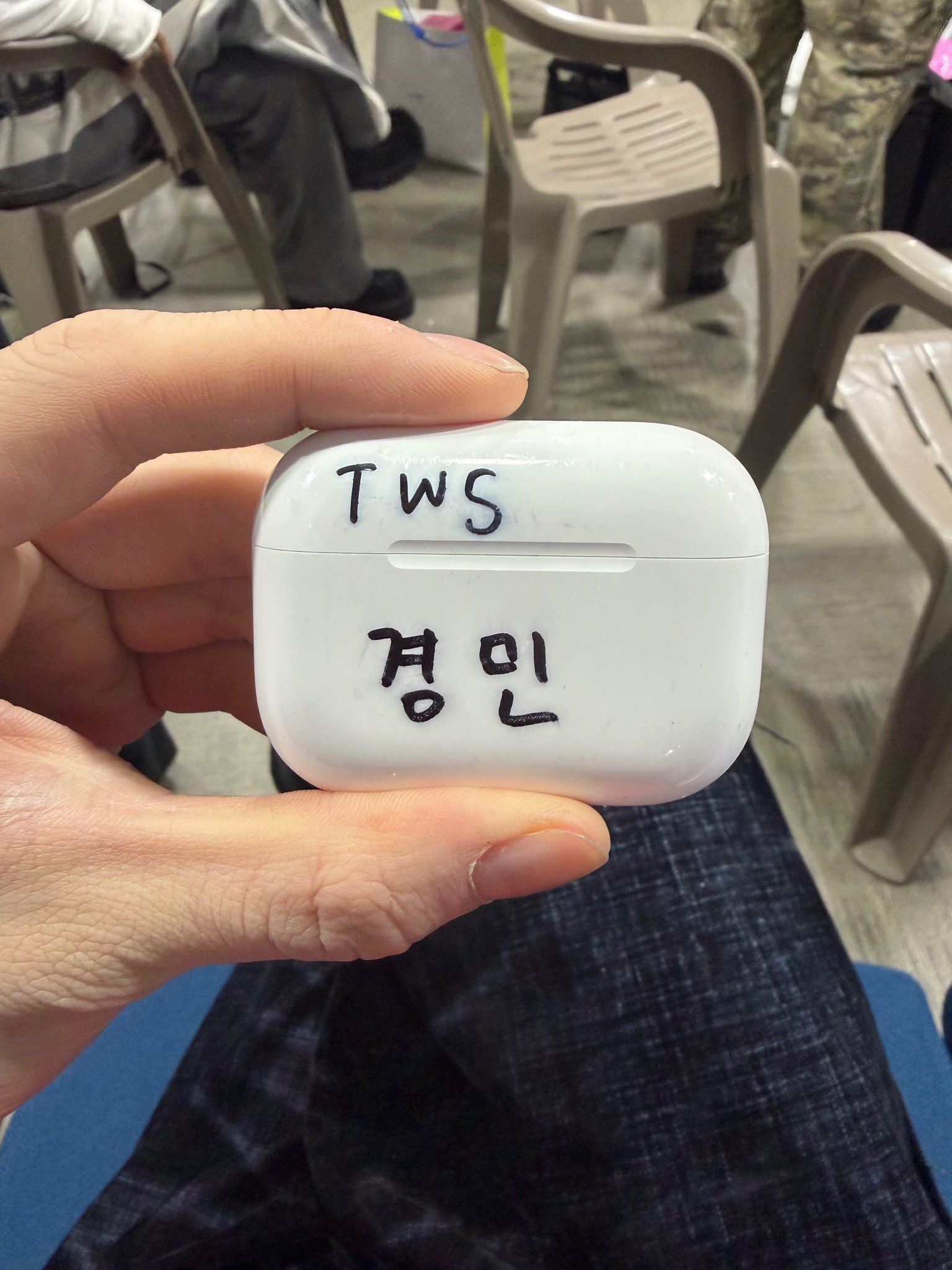 [잡담] 투어스 경민 자기꺼에 꼭 이름 씀 | 인스티즈