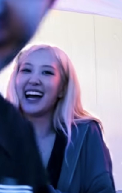 [잡담] 지디 코첼라 비하인드에 로제 잠깐 나옴ㅋㅋ | 인스티즈