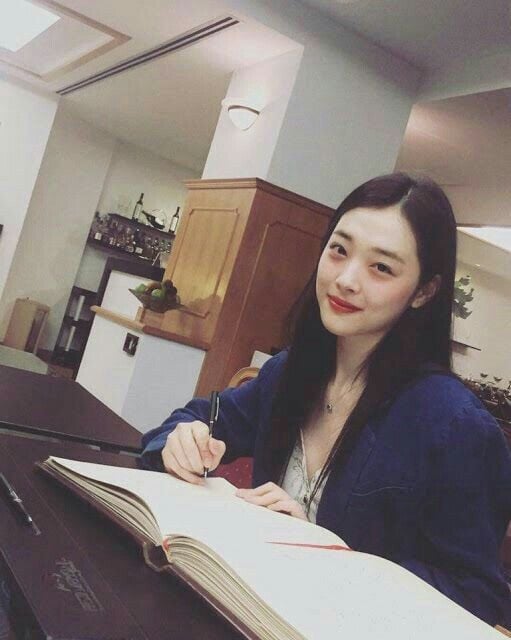 [잡담] 설리 빈티지한 느낌 잘 어올린다 | 인스티즈