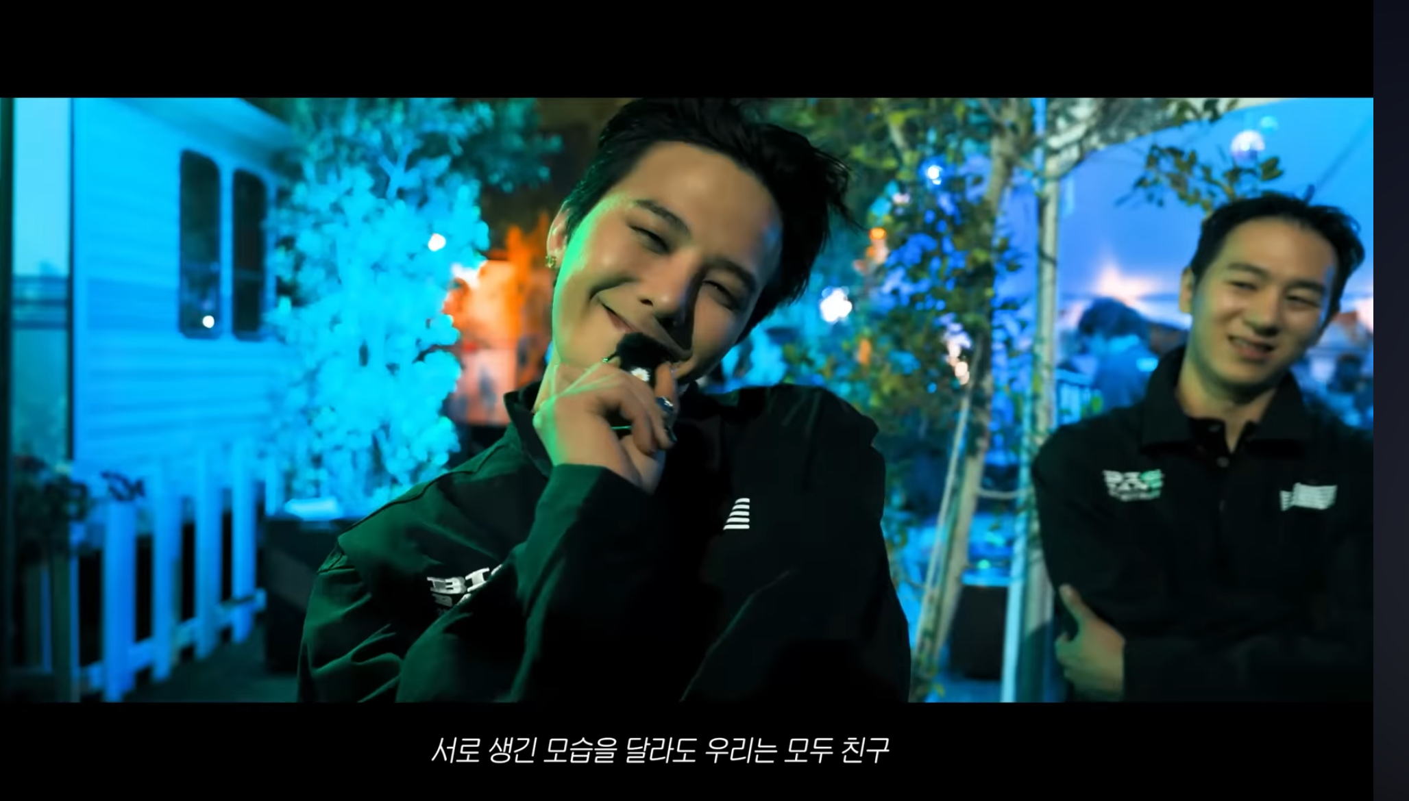 [잡담] 지디 까부니까 뒤에 스탭 표정 ㅋㅋㅋㅋㅋㅋ | 인스티즈