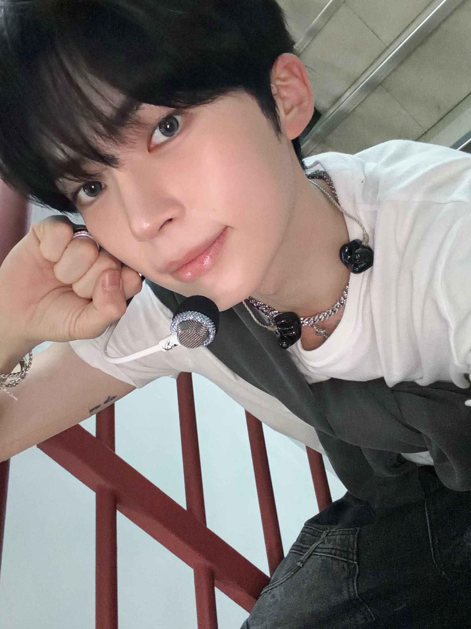[잡담] 성한빈 이젠 셀카잘찍는 고양이인거 | 인스티즈