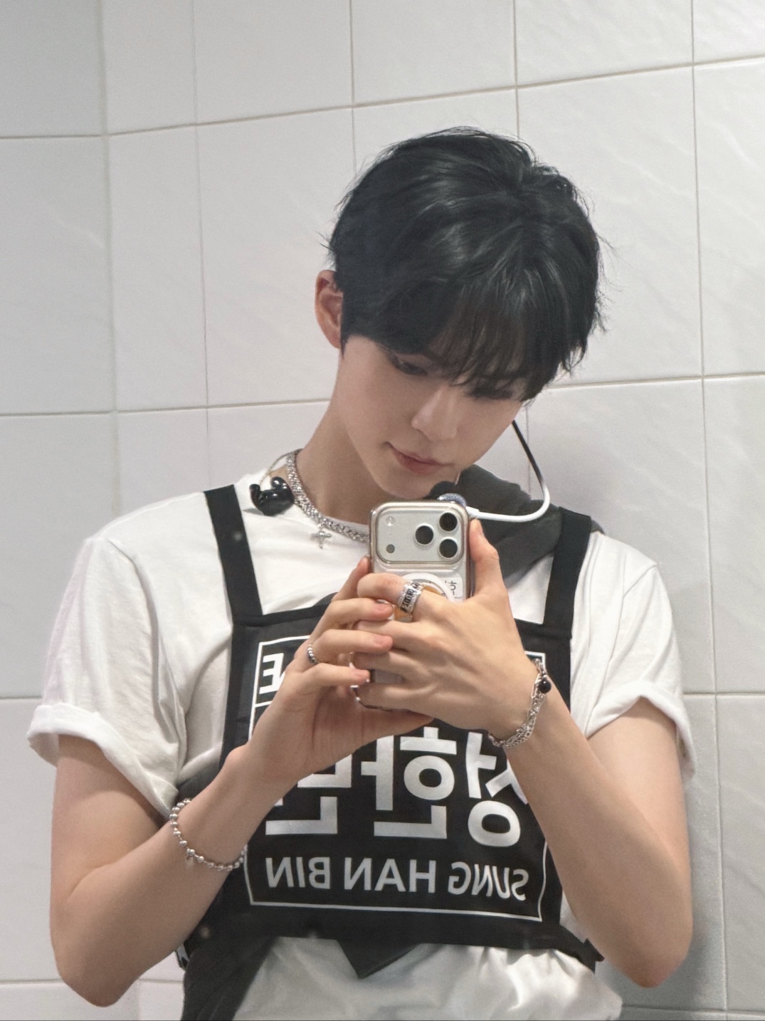[잡담] 성한빈 인스타올라온 흰티 | 인스티즈
