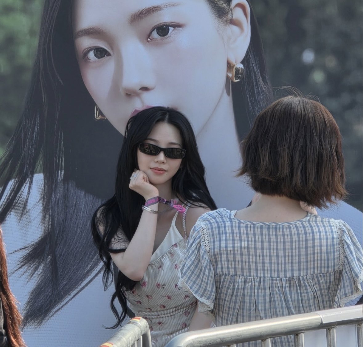 [잡담] 본인광고판 같이사진찍는 카리나 | 인스티즈