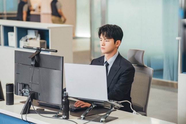 [잡담] 내일도출근) 서인국 스틸컷 대짤 | 인스티즈