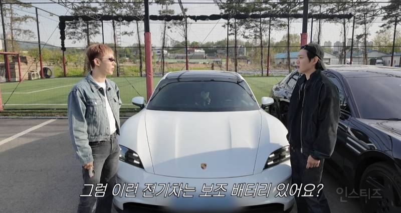 전기차 보조 배터리 있는 물어보는 신기한 사람.jpg | 인스티즈