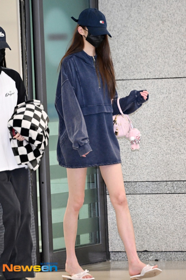 [잡담] 오늘자 공항 입국한 장원영 기사사진 | 인스티즈