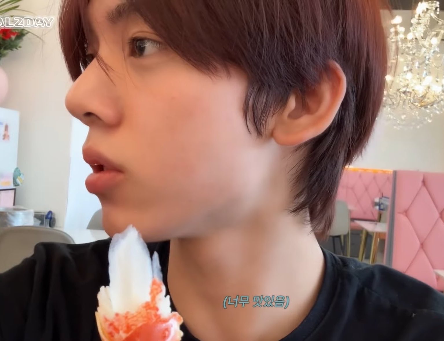 [잡담] 한유진 게살 뜯어먹는 쌩얼 옆모습인데 왤케 예쁘냐 | 인스티즈
