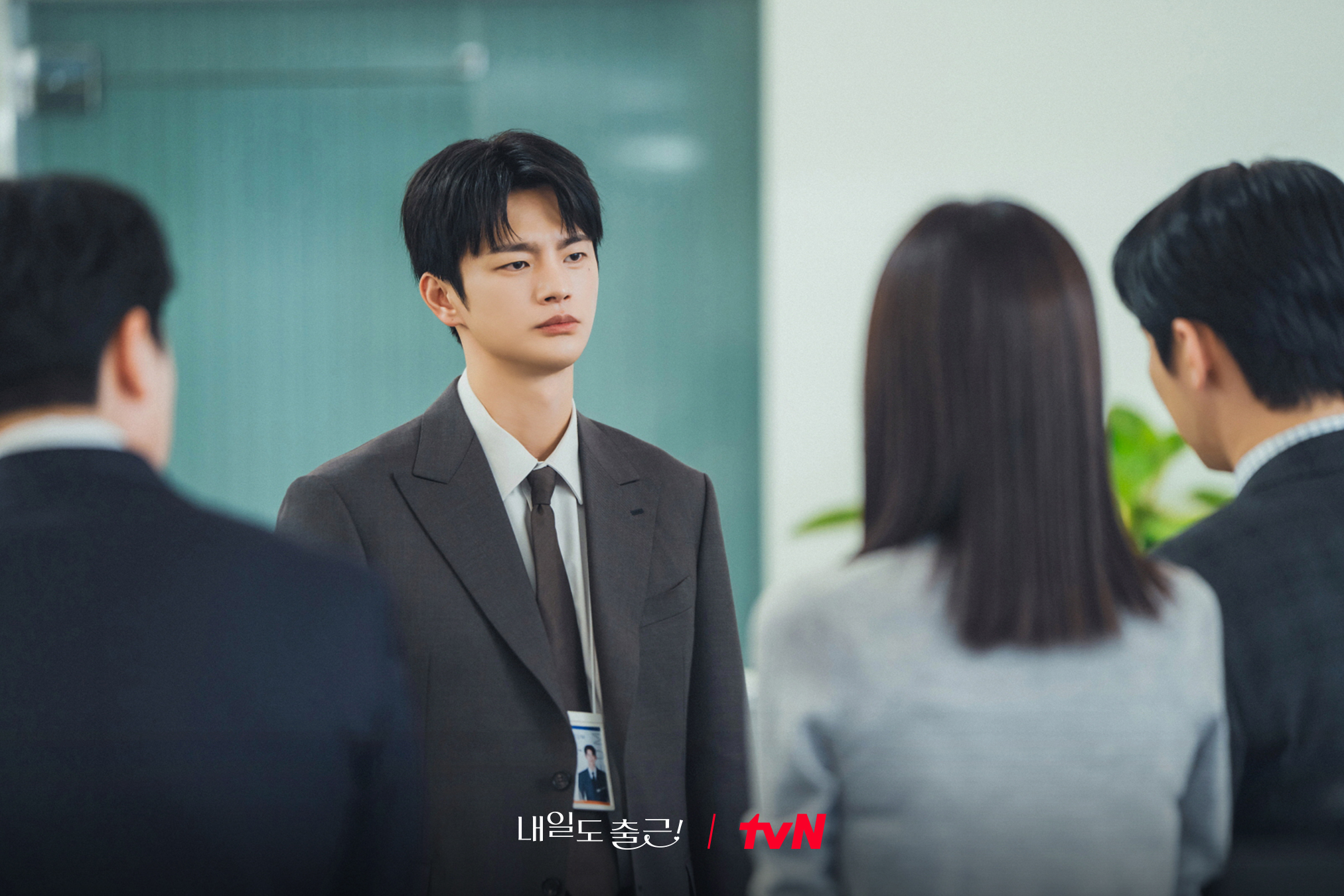 [잡담] 내일도출근) NO 스마일😑 NO 피플🙅🏻 NO 쏘리🙏🏻원칙 중시! 까칠한 직장 상사 '삼노맨' 강시우👀⚡지윤에게만은 직진 플러팅 모드 ON💓 | 인스티즈