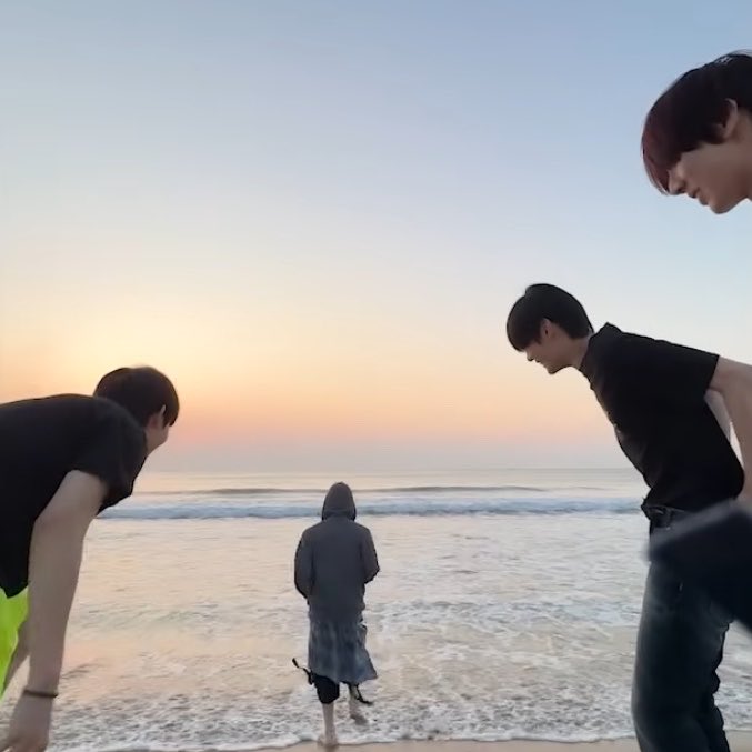 [잡담] 장하오 입수하러 들어가는거 너무 웃김 | 인스티즈