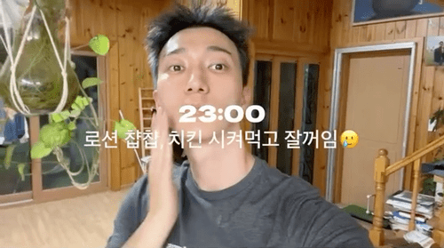 흔한 민주당 선거운동 현장에 안 흔한 비주얼 | 인스티즈