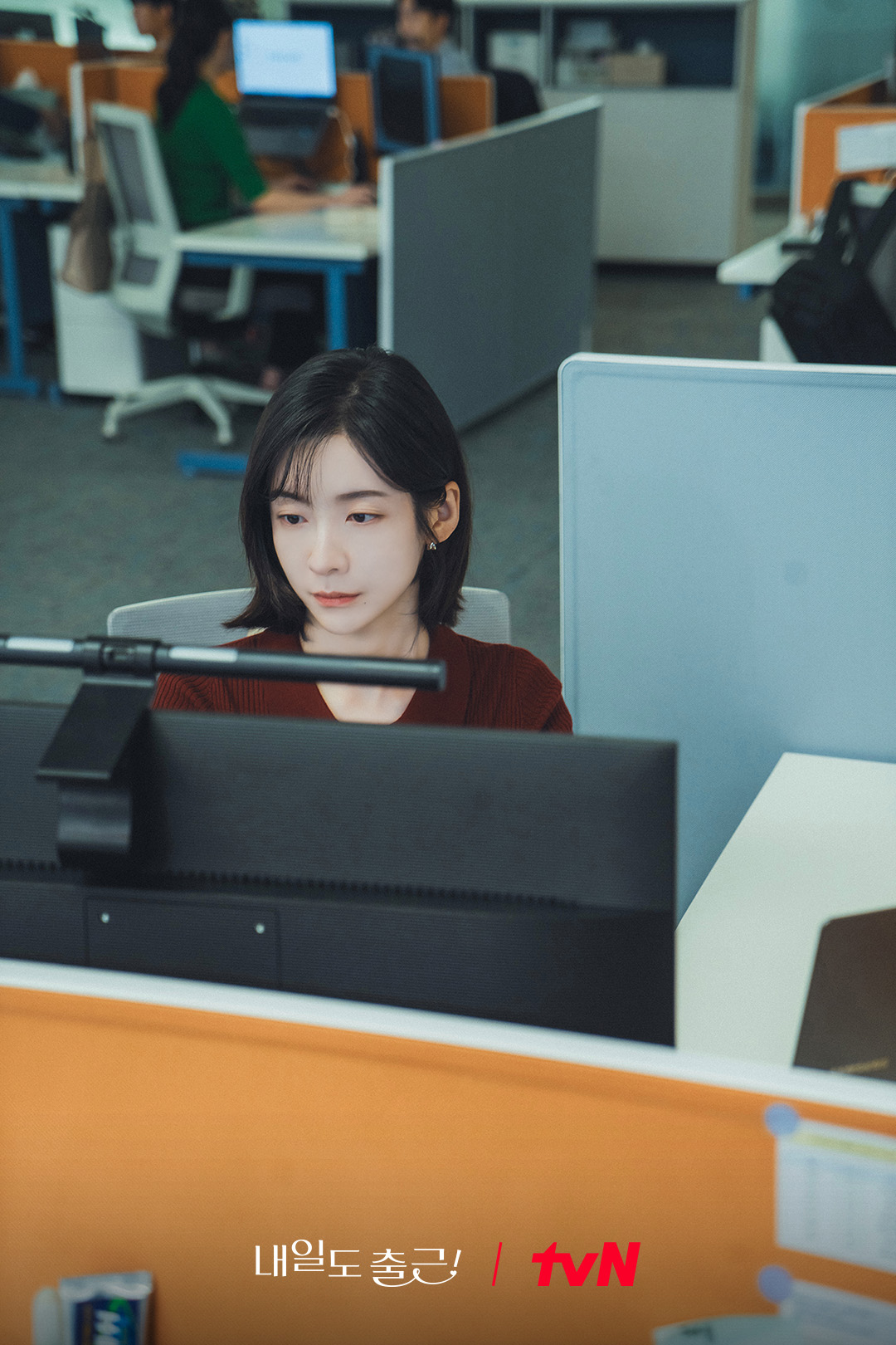 [잡담] 내일도출근) 회사에선 일잘러 선임✨ → 집에선 치맥 삼매경🍗출퇴근 ON&OFF 확실한 K-직장인 '차지윤'👩🏻‍💼 | 인스티즈
