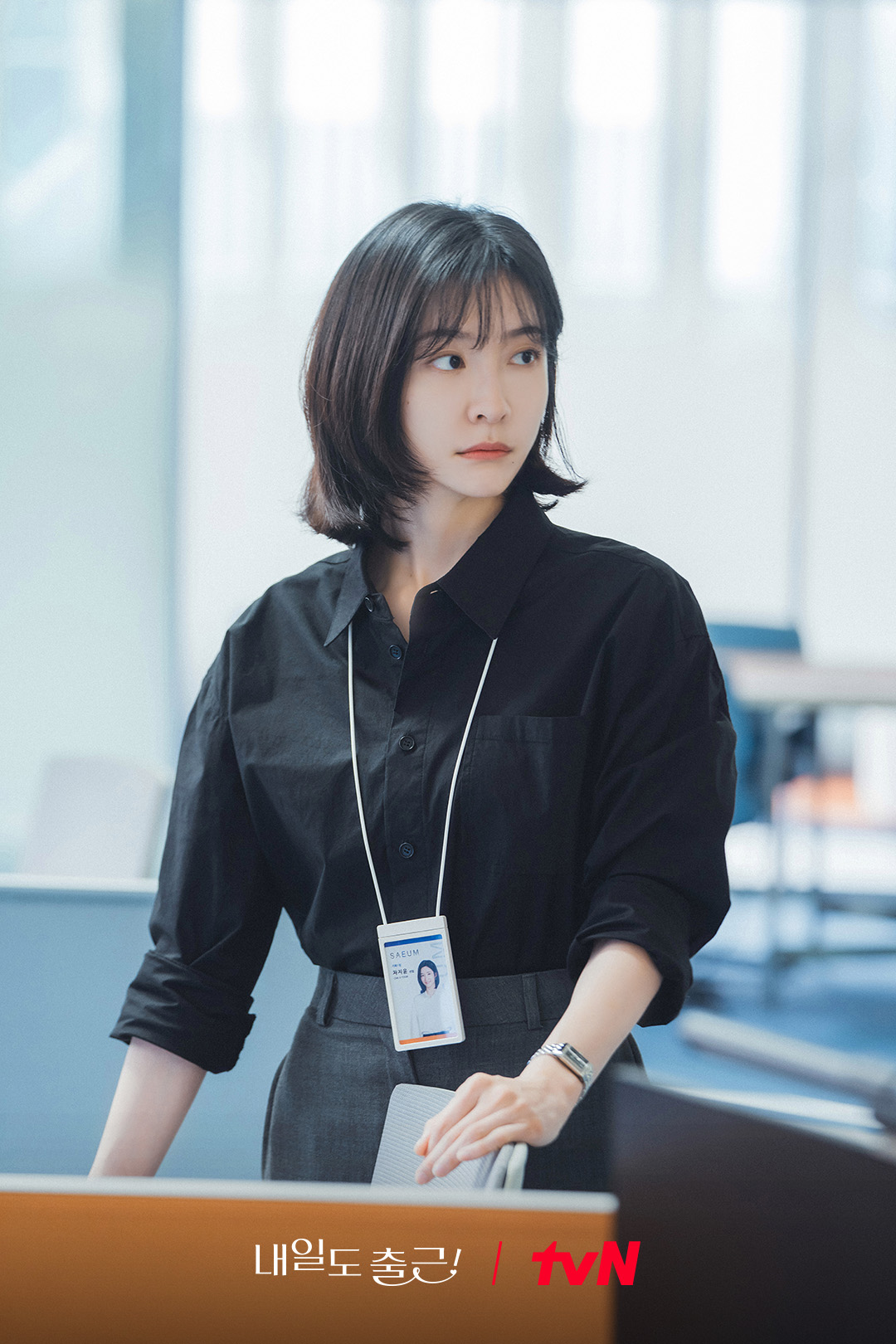 [잡담] 내일도출근) 회사에선 일잘러 선임✨ → 집에선 치맥 삼매경🍗출퇴근 ON&OFF 확실한 K-직장인 '차지윤'👩🏻‍💼 | 인스티즈