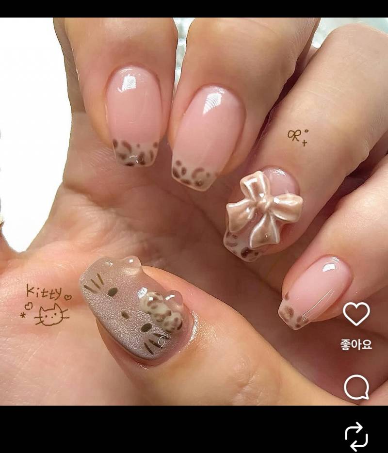 [잡담] 키티네일 하고 싶은데 무슨색이 더 나아? | 인스티즈