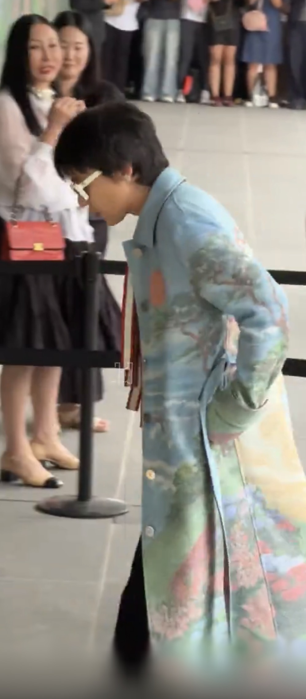 [잡담] 지디 또 혼자 개화려한거 입었네ㅋㅋㅋ | 인스티즈