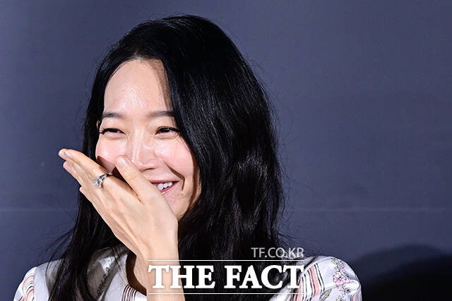 [잡담] 260526 눈동자 제작발표회 참석한 신민아 기사사진 | 인스티즈
