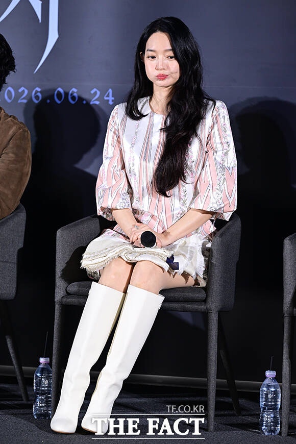 [잡담] 260526 눈동자 제작발표회 참석한 신민아 기사사진 | 인스티즈