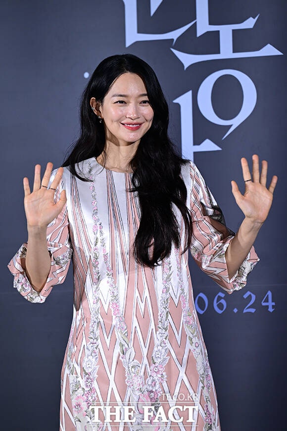 [잡담] 260526 눈동자 제작발표회 참석한 신민아 기사사진 | 인스티즈
