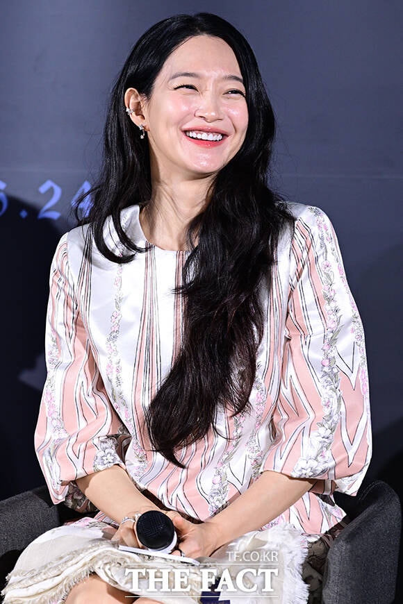 [잡담] 260526 눈동자 제작발표회 참석한 신민아 기사사진 | 인스티즈