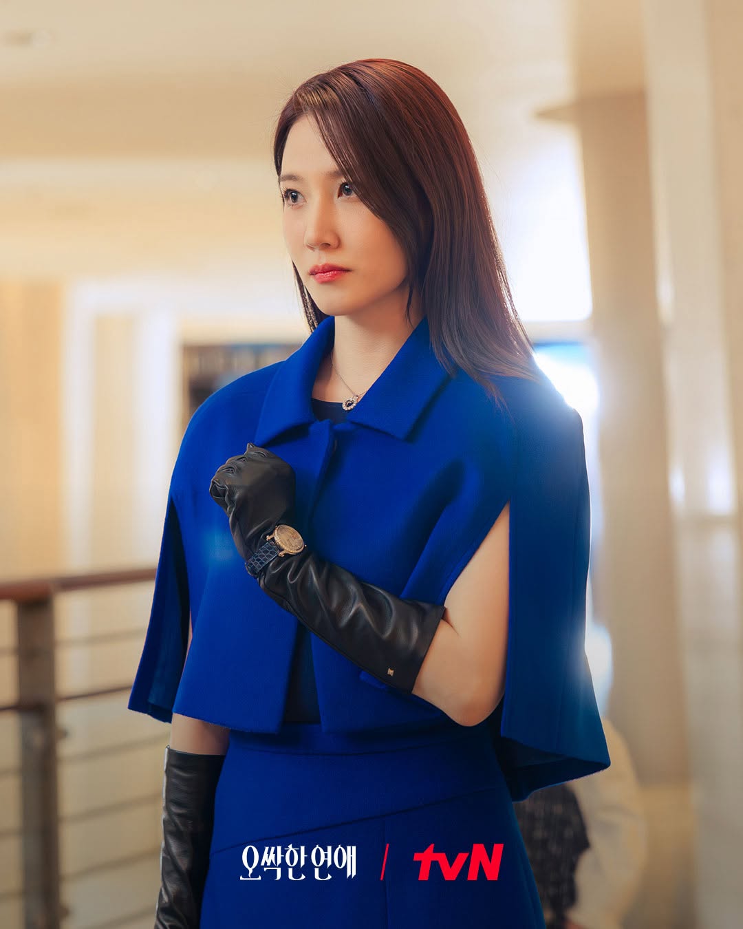 [잡담] 이런 케이프? 망토? 스타일 옷 되게 오랜만에 보는듯 | 인스티즈