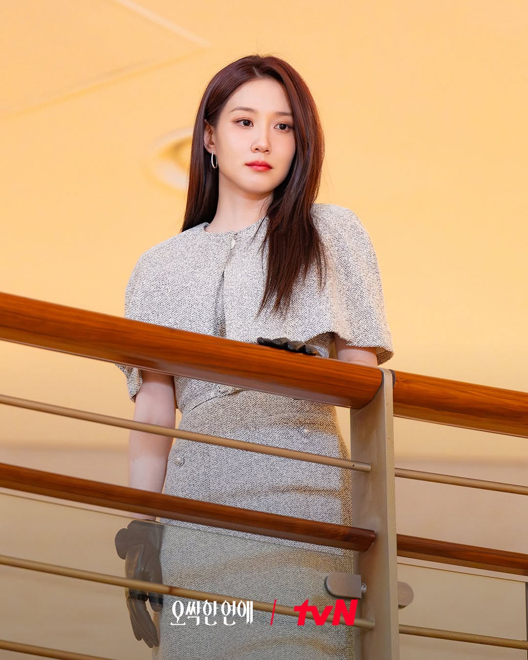 [잡담] 이런 케이프? 망토? 스타일 옷 되게 오랜만에 보는듯 | 인스티즈