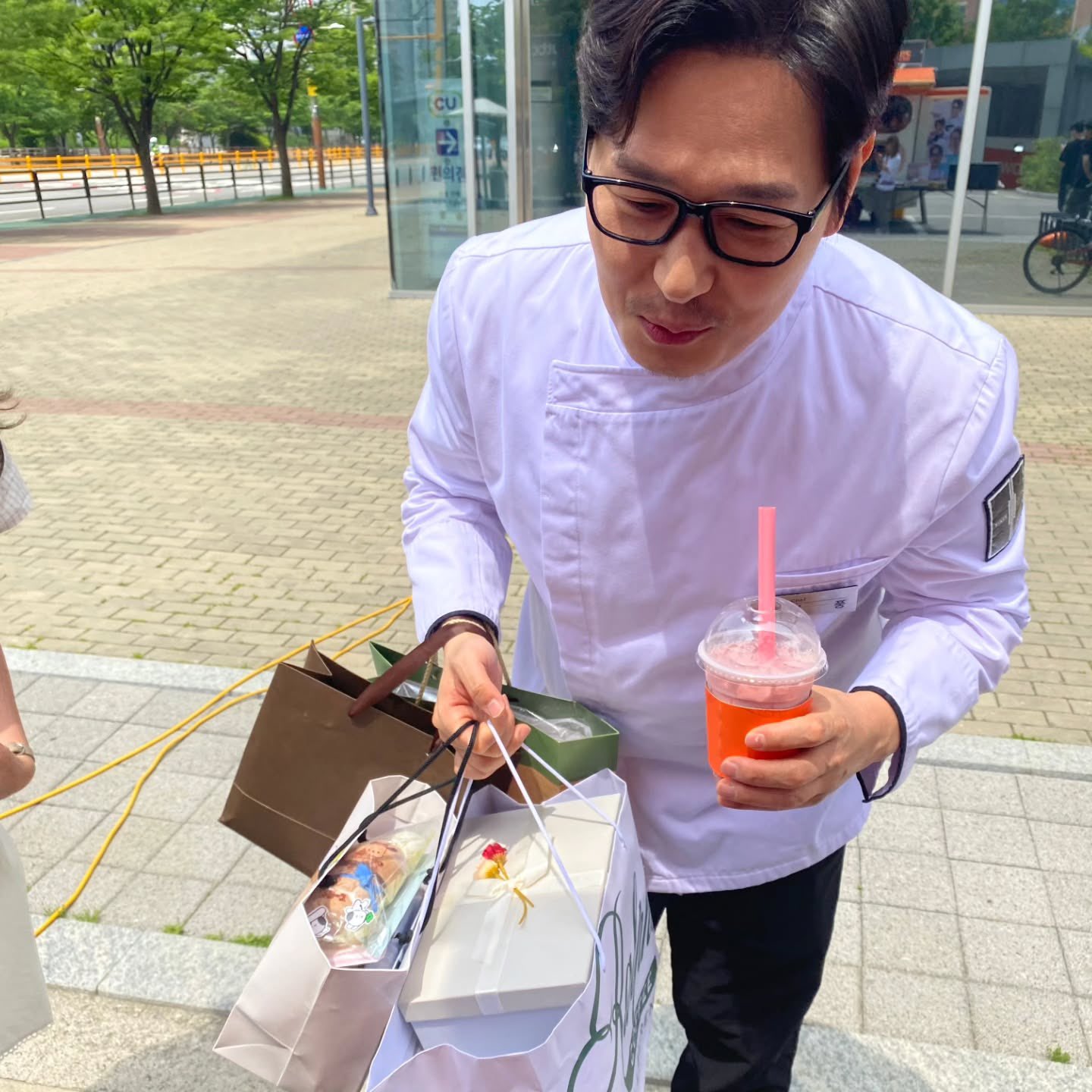 [잡담] ㅇㄴ 김풍작가님 자기 수요있는거 알고 아이돌처럼 관리할테니 그 예우를 해달래 | 인스티즈