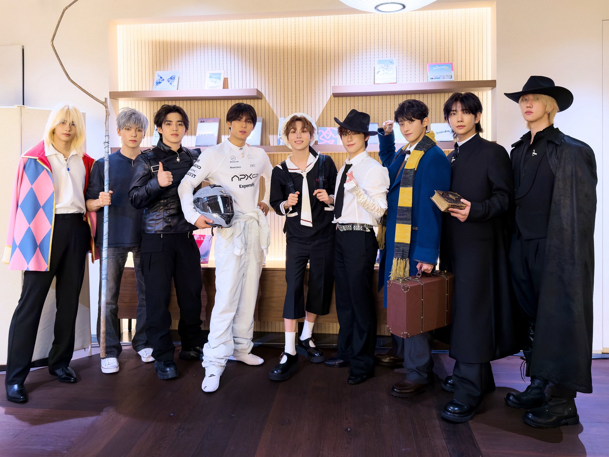[잡담] 세븐틴 단체 사진 떴는데ㅋㅋㅋㅋ 부승관 혼자 귀염뽀짝이야 | 인스티즈