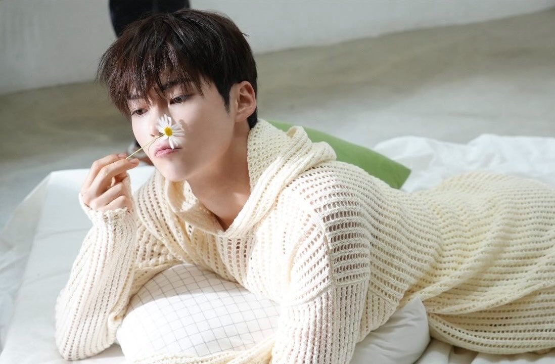 [잡담] 성한빈 지베르니뜬거 데뷔화보생각남 | 인스티즈